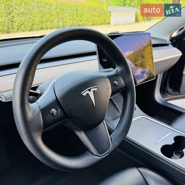 Седан Tesla Model 3 2021 в Виннице