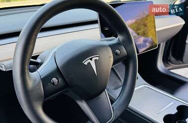 Седан Tesla Model 3 2021 в 