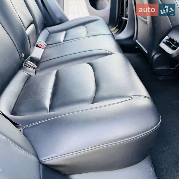 Седан Tesla Model 3 2021 в Виннице