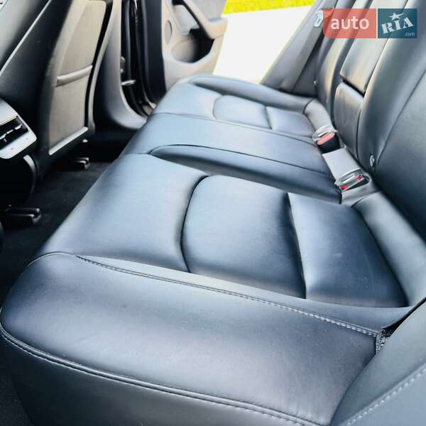 Седан Tesla Model 3 2021 в Виннице