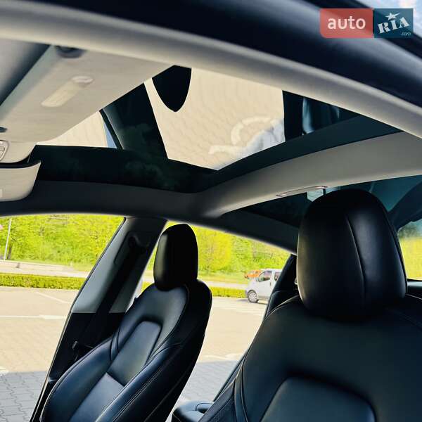 Седан Tesla Model 3 2021 в Виннице