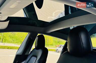 Седан Tesla Model 3 2021 в 