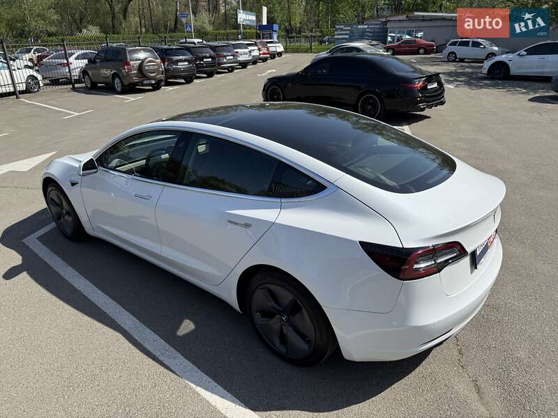 Седан Tesla Model 3 2019 в Киеве