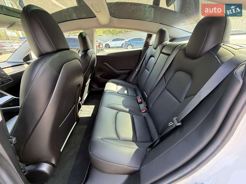 Седан Tesla Model 3 2019 в Киеве