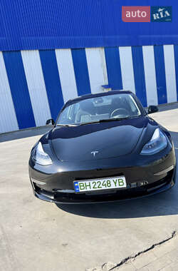 Седан Tesla Model 3 2023 в 