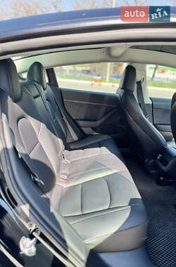 Седан Tesla Model 3 2023 в 