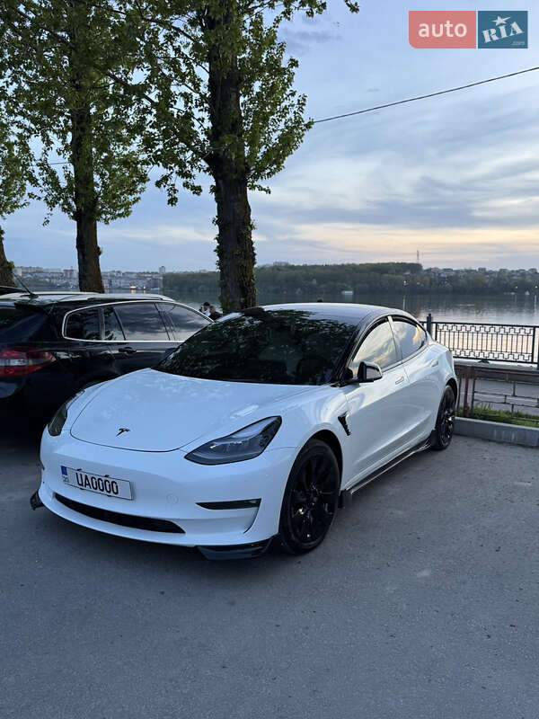 Tesla Model 3 2023
