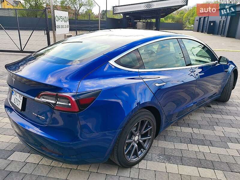 Седан Tesla Model 3 2019 в Львові