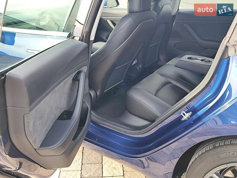 Седан Tesla Model 3 2019 в Львові