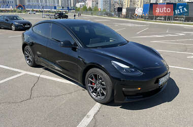 Седан Tesla Model 3 2021 в 