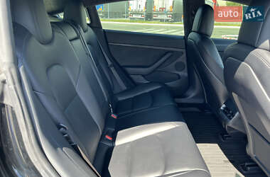 Седан Tesla Model 3 2021 в 