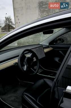 Седан Tesla Model 3 2019 в 
