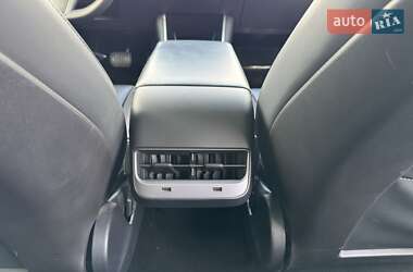 Седан Tesla Model 3 2020 в 