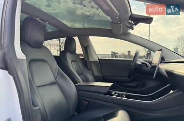 Седан Tesla Model 3 2020 в 