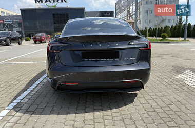 Седан Tesla Model 3 2024 в 