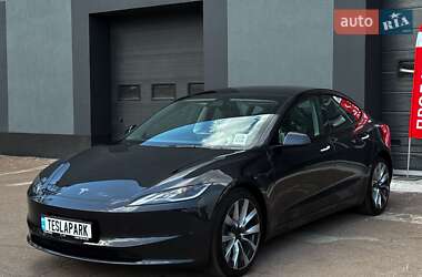 Седан Tesla Model 3 2024 в 
