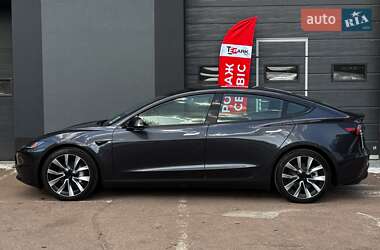 Седан Tesla Model 3 2024 в 