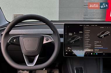 Седан Tesla Model 3 2024 в 