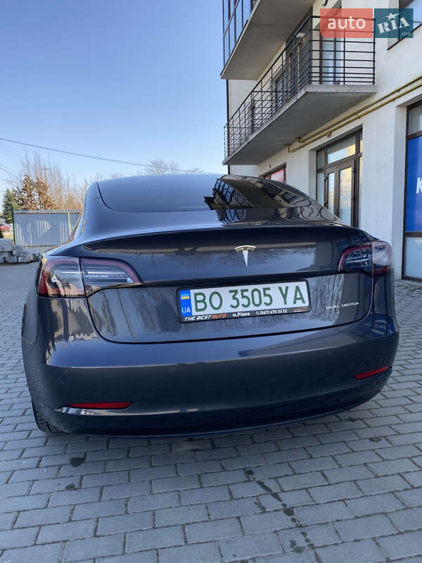Седан Tesla Model 3 2021 в Кременце