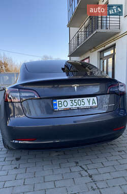 Седан Tesla Model 3 2021 в 