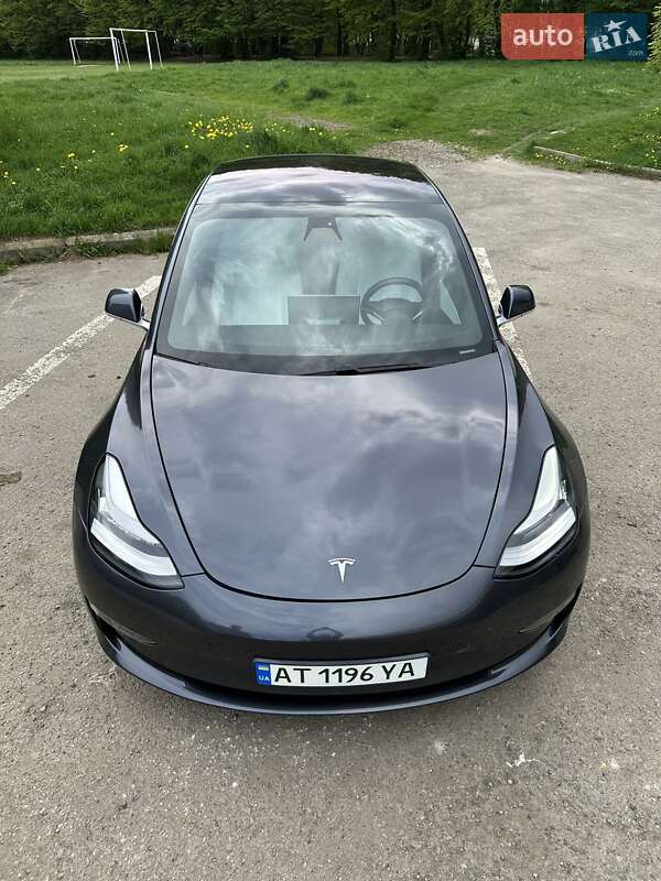 Седан Tesla Model 3 2019 в Ивано-Франковске