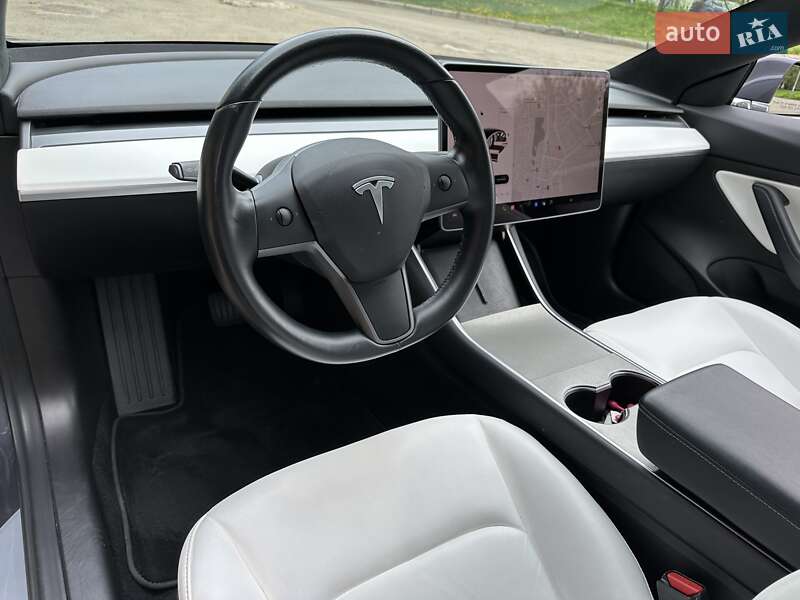 Седан Tesla Model 3 2019 в Ивано-Франковске