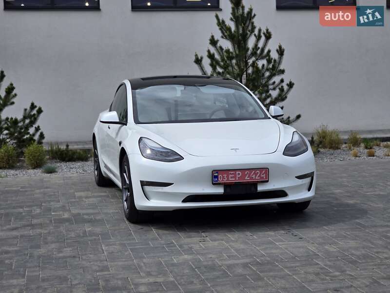 Седан Tesla Model 3 2022 в Луцьку