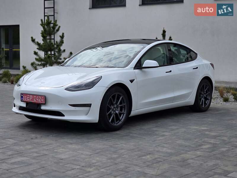 Седан Tesla Model 3 2022 в Луцьку