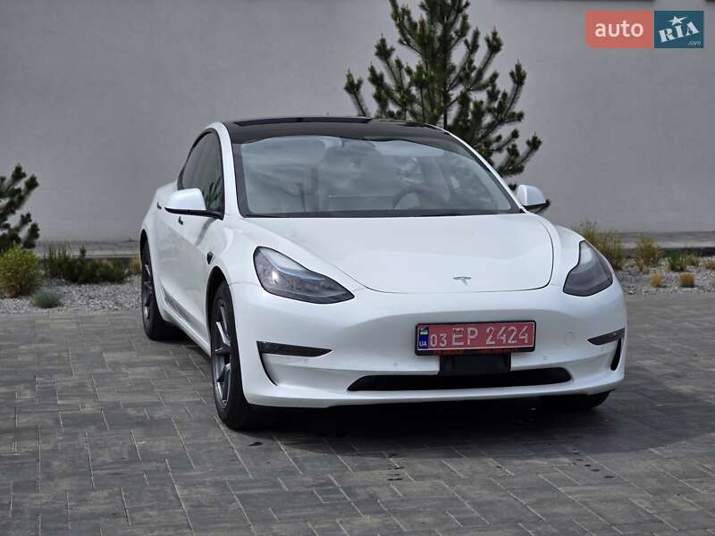 Седан Tesla Model 3 2022 в Луцьку