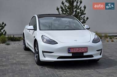 Седан Tesla Model 3 2022 в 