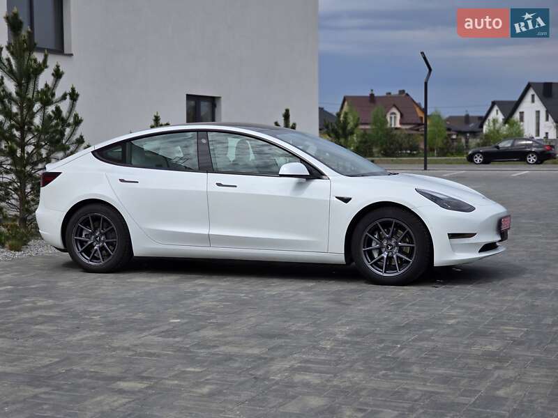Седан Tesla Model 3 2022 в Луцьку