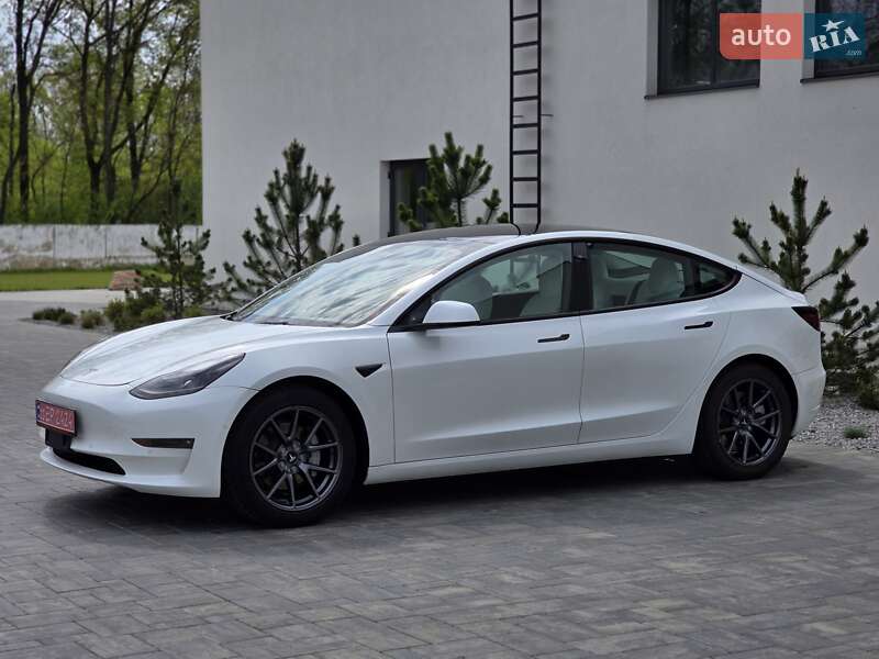 Седан Tesla Model 3 2022 в Луцьку