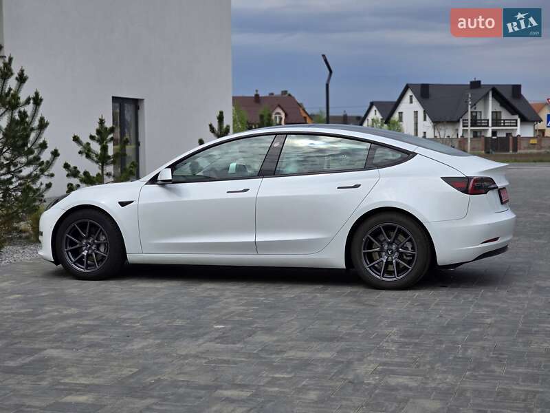 Седан Tesla Model 3 2022 в Луцьку
