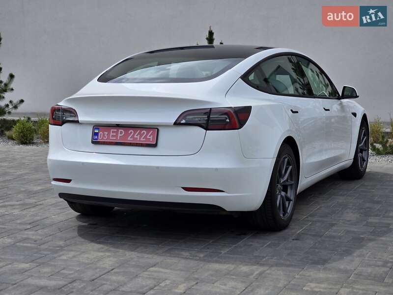 Седан Tesla Model 3 2022 в Луцьку