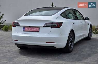 Седан Tesla Model 3 2022 в 