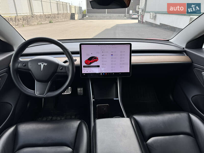 Седан Tesla Model 3 2019 в Виннице