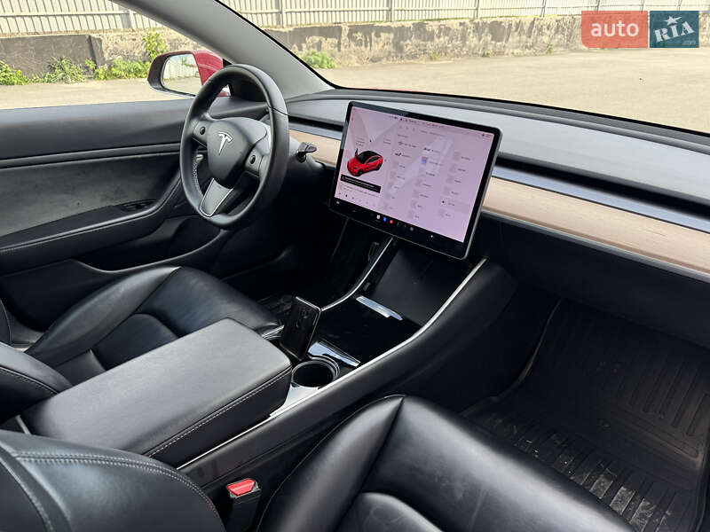 Седан Tesla Model 3 2019 в Виннице