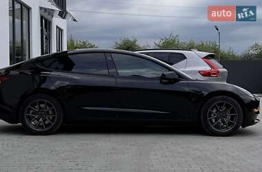 Седан Tesla Model 3 2021 в 
