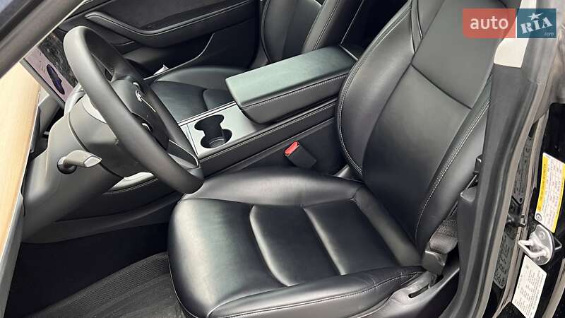 Седан Tesla Model 3 2021 в Львові