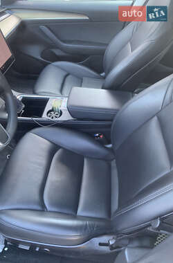 Седан Tesla Model 3 2021 в 