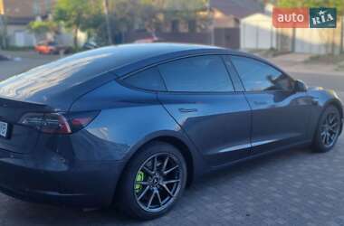 Седан Tesla Model 3 2022 в 