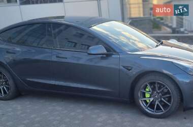 Седан Tesla Model 3 2022 в 