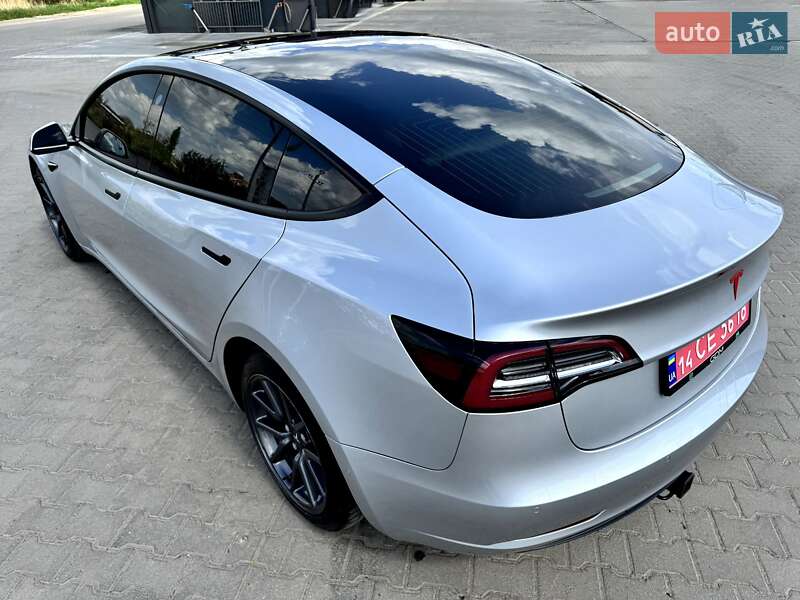 Седан Tesla Model 3 2018 в Львове