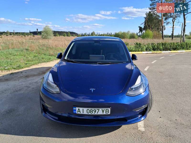 Седан Tesla Model 3 2022 в 