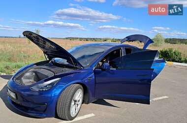 Седан Tesla Model 3 2022 в Немішаєве