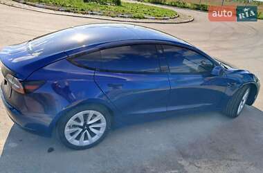 Седан Tesla Model 3 2022 в 