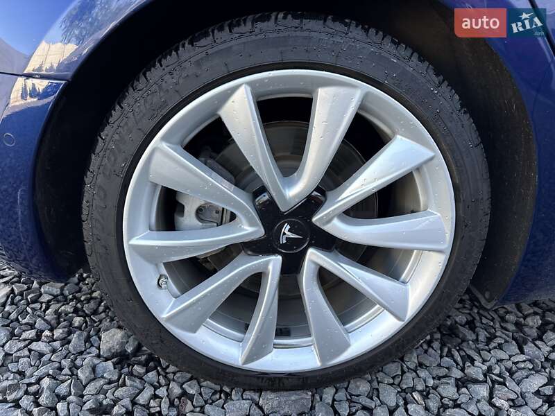 Седан Tesla Model 3 2018 в Луцке