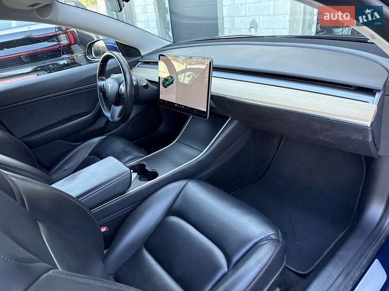 Седан Tesla Model 3 2018 в Луцке