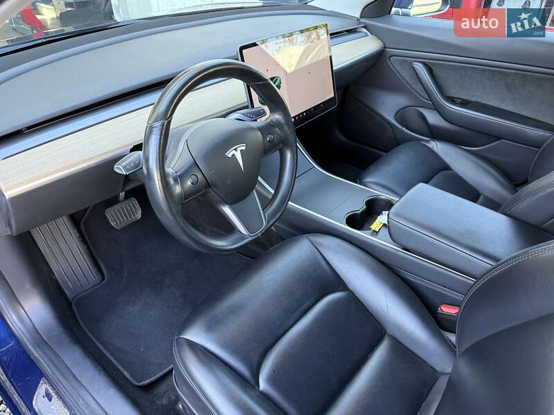 Седан Tesla Model 3 2018 в Луцке