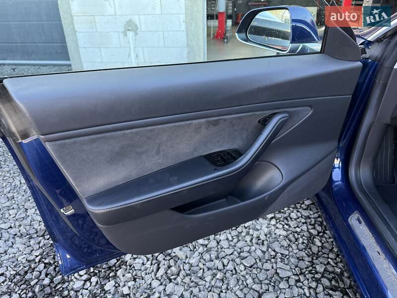 Седан Tesla Model 3 2018 в Луцке